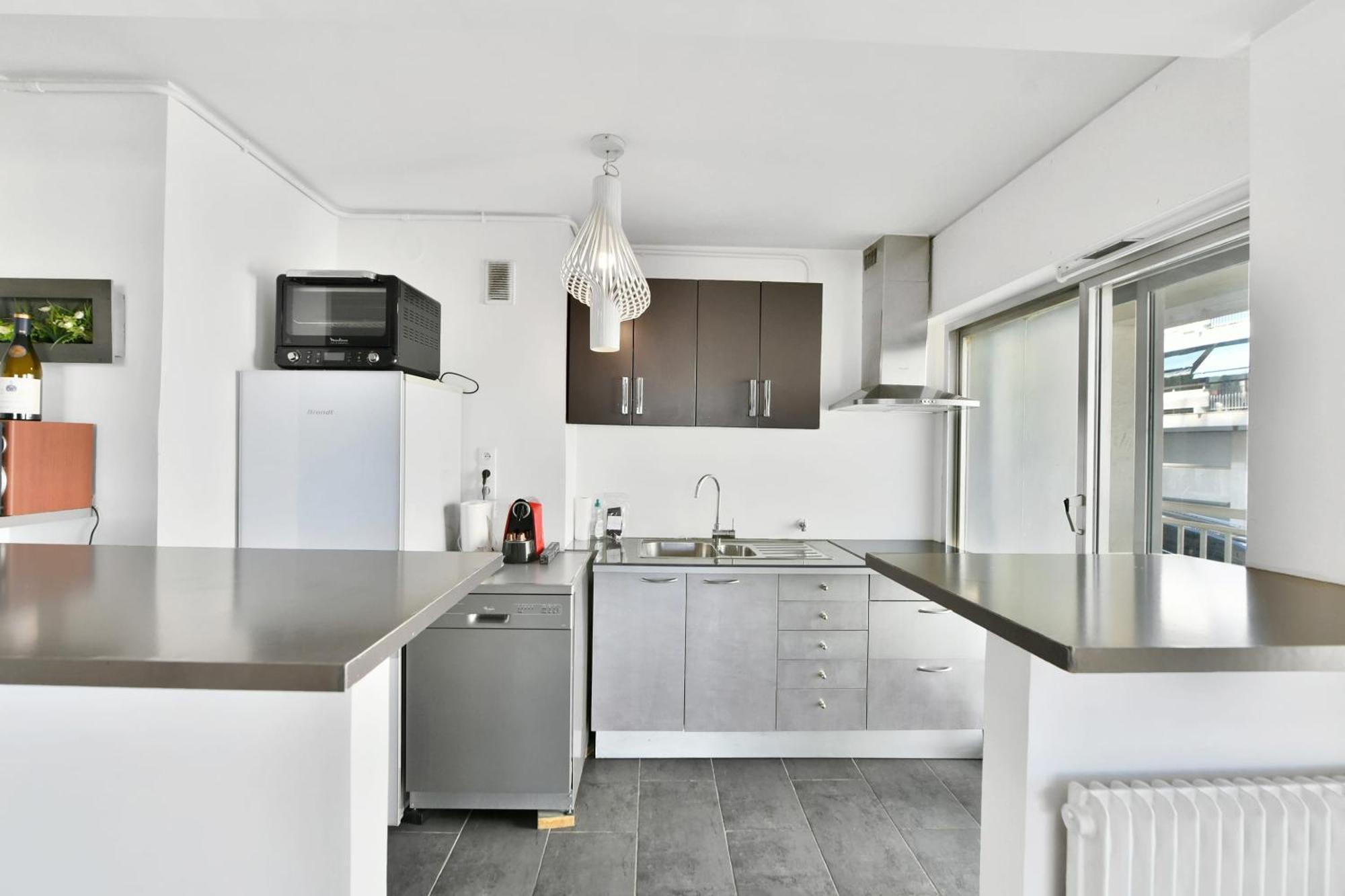 Appartement Le Versailles Plaisir Et Confort En Centre-ville, Pour Sejours En Famille Ou Business