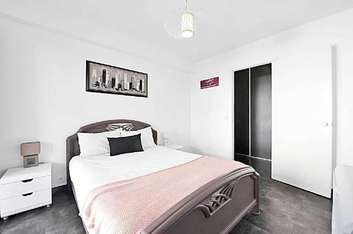 Le Versailles Plaisir Et Confort En Centre-ville, Pour Sejours En Famille Ou Business *
